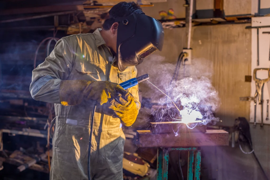 Descubra como o curso de soldagem pode aumentar sua renda